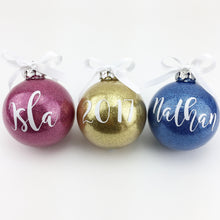 Load image into Gallery viewer, Personalized Christmas Baubles – Set of 4 Clear Ornaments with Festive Fillings