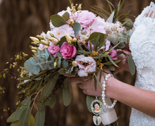 Load image into Gallery viewer, Memory Locket for Bouquets – Elegant Keepsake Accessory
