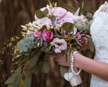 Load image into Gallery viewer, Memory Locket for Bouquets – Elegant Keepsake Accessory