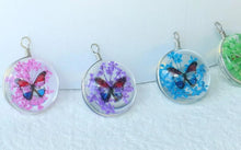 Load image into Gallery viewer, Flower & Butterfly Resin Cast Pendant – Set of 5 Nature-Inspired Charm for Necklaces & Crafts