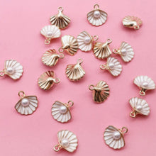 Load image into Gallery viewer, White Sea Shell Pendant

