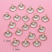 Load image into Gallery viewer, White Sea Shell Pendant
